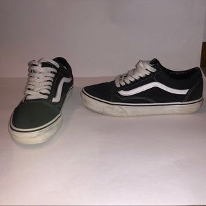 Black vans old skool.